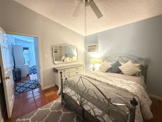 728 Hogan Drive, Conroe, TX 77302