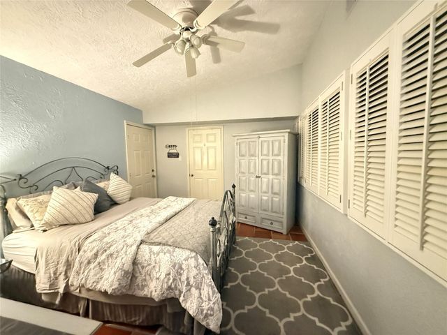 728 Hogan Drive, Conroe, TX 77302
