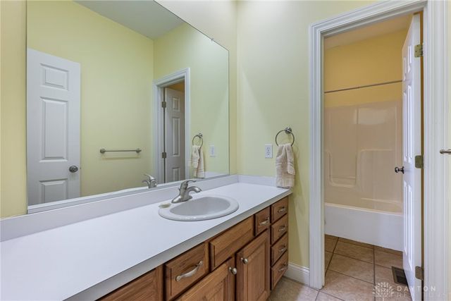 914 Hickory Trail Drive, Wilmington, OH 45177