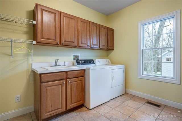 914 Hickory Trail Drive, Wilmington, OH 45177