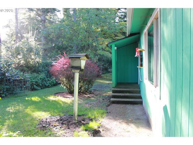 67821 N BAY Rd, North Bend, OR 97459