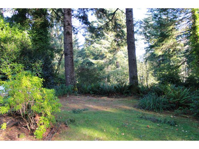 67821 N BAY Rd, North Bend, OR 97459