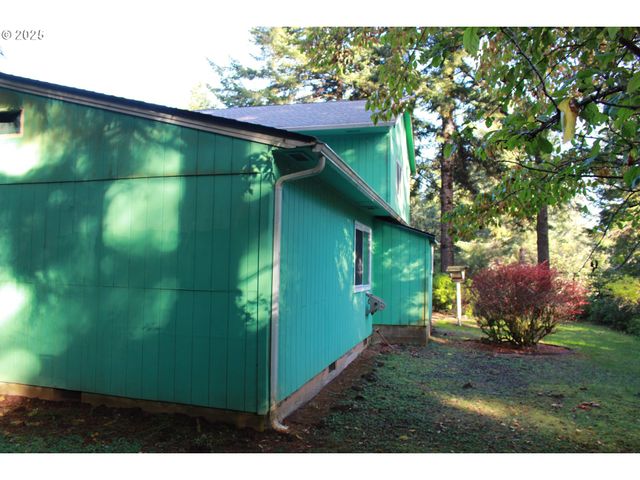 67821 N BAY Rd, North Bend, OR 97459