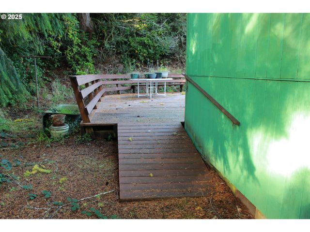 67821 N BAY Rd, North Bend, OR 97459