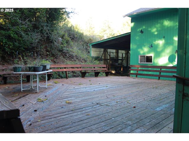 67821 N BAY Rd, North Bend, OR 97459