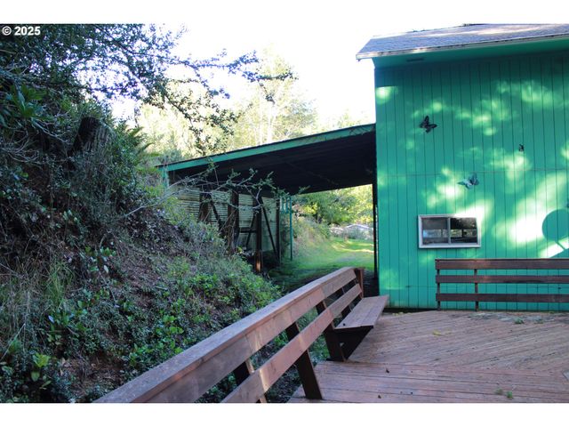 67821 N BAY Rd, North Bend, OR 97459