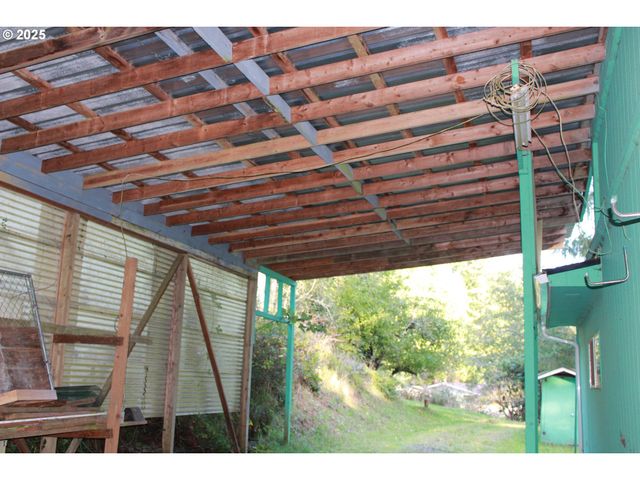 67821 N BAY Rd, North Bend, OR 97459