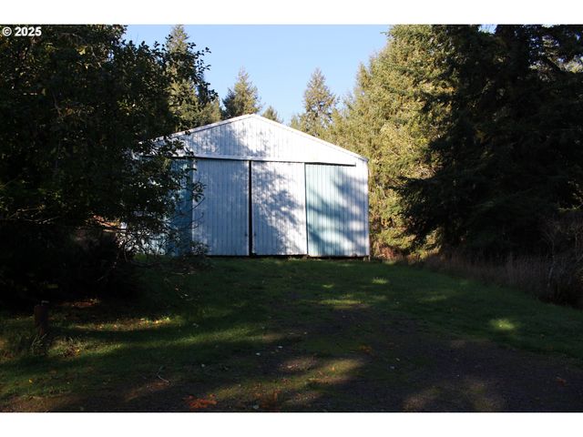 67821 N BAY Rd, North Bend, OR 97459
