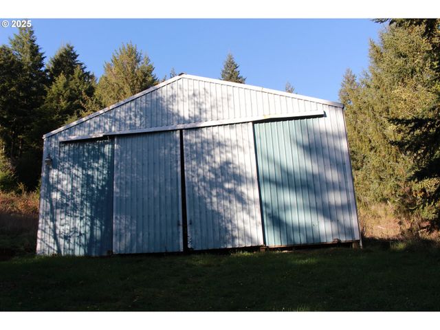 67821 N BAY Rd, North Bend, OR 97459