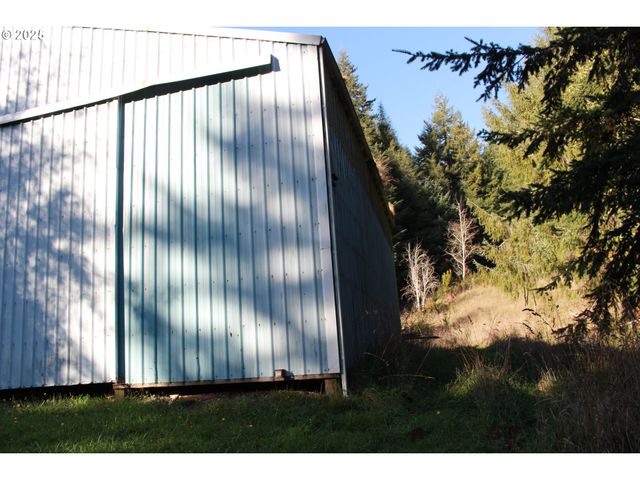 67821 N BAY Rd, North Bend, OR 97459