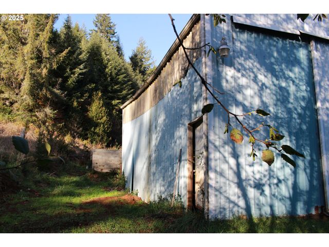 67821 N BAY Rd, North Bend, OR 97459