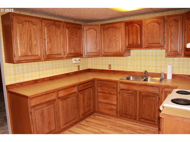 67821 N BAY Rd, North Bend, OR 97459