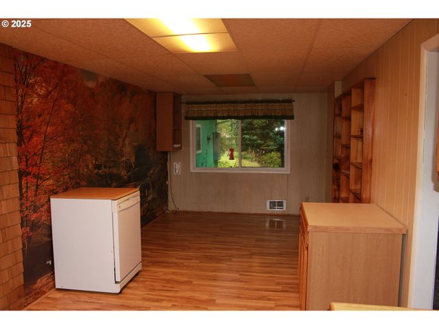 67821 N BAY Rd, North Bend, OR 97459