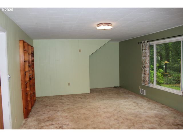 67821 N BAY Rd, North Bend, OR 97459