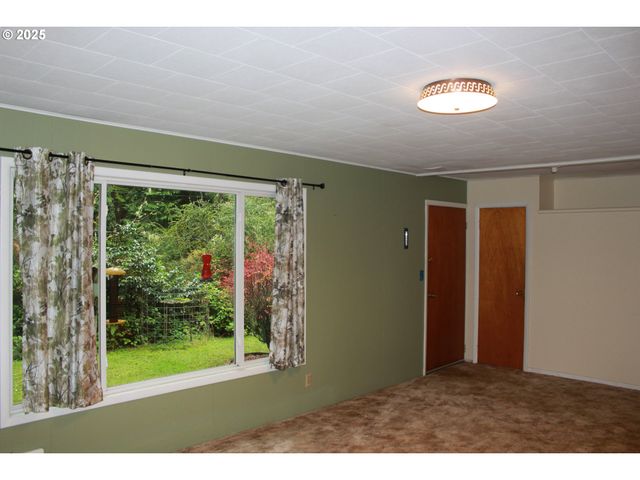 67821 N BAY Rd, North Bend, OR 97459