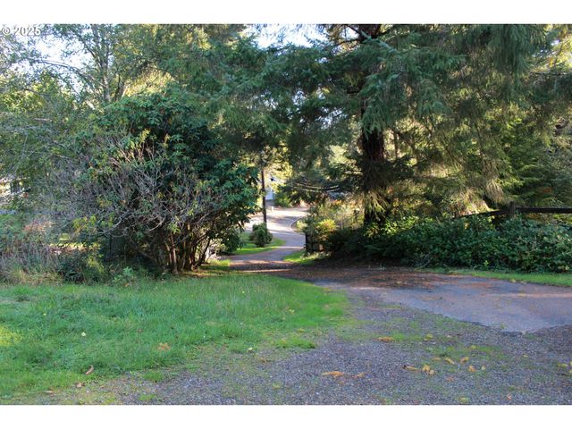 67821 N BAY Rd, North Bend, OR 97459