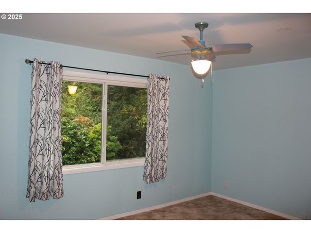 67821 N BAY Rd, North Bend, OR 97459