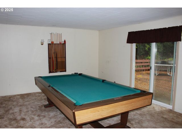 67821 N BAY Rd, North Bend, OR 97459