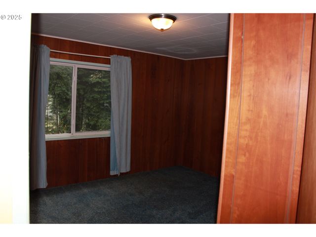 67821 N BAY Rd, North Bend, OR 97459