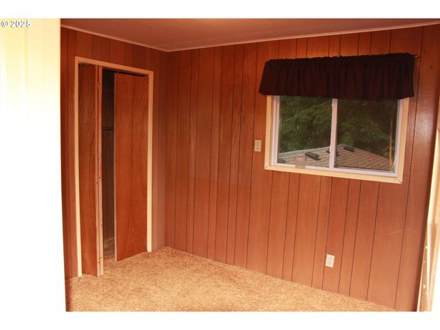 67821 N BAY Rd, North Bend, OR 97459