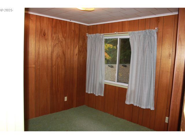 67821 N BAY Rd, North Bend, OR 97459