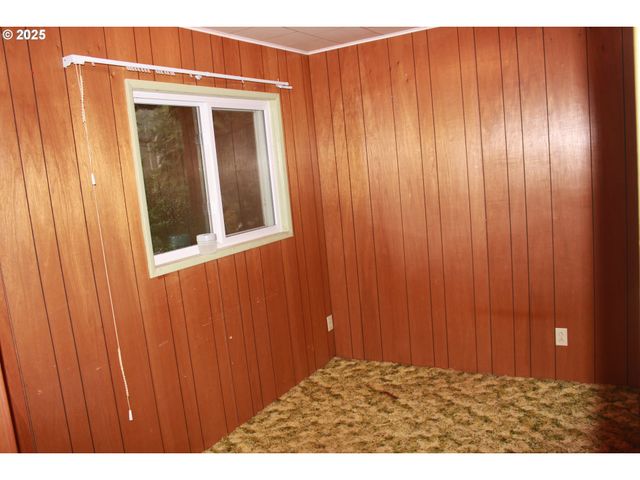 67821 N BAY Rd, North Bend, OR 97459