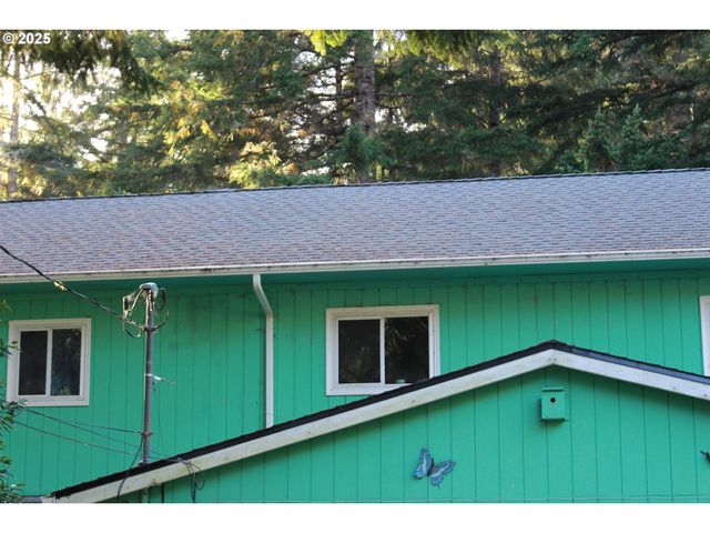 67821 N BAY Rd, North Bend, OR 97459