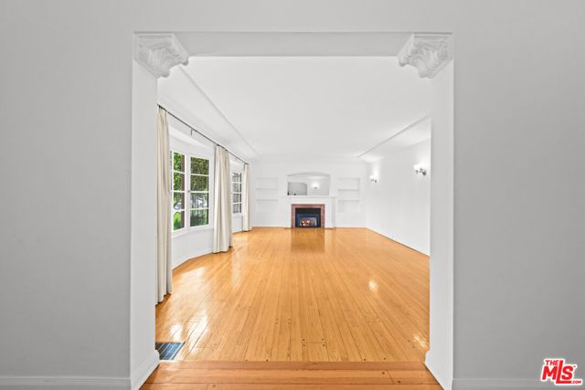 361 N Mansfield Avenue, Los Angeles, CA 90036