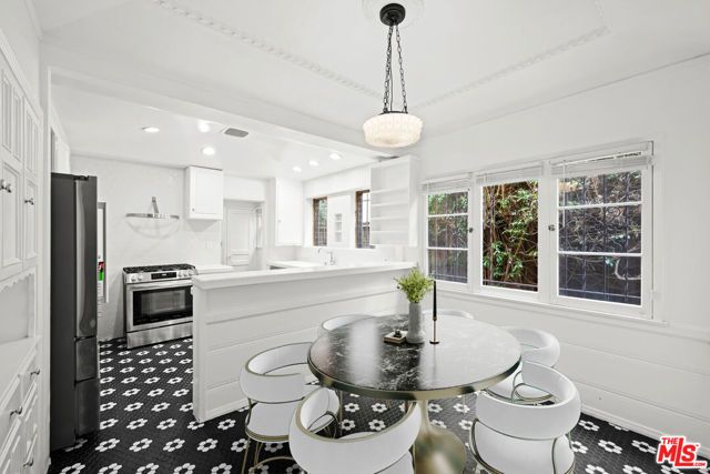 361 N Mansfield Avenue, Los Angeles, CA 90036