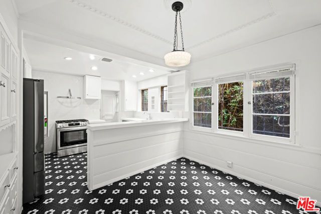 361 N Mansfield Avenue, Los Angeles, CA 90036