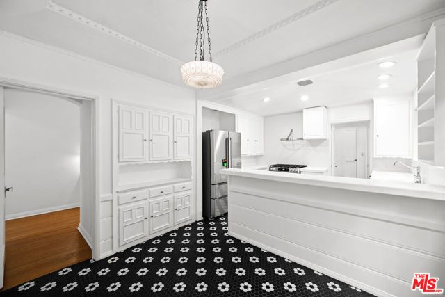 361 N Mansfield Avenue, Los Angeles, CA 90036