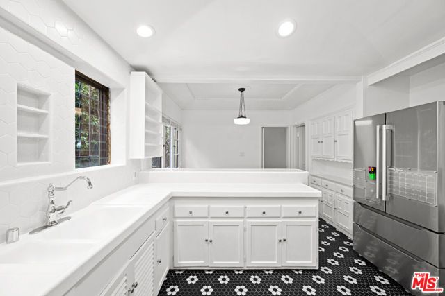 361 N Mansfield Avenue, Los Angeles, CA 90036