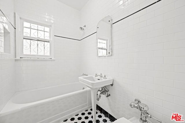 361 N Mansfield Avenue, Los Angeles, CA 90036