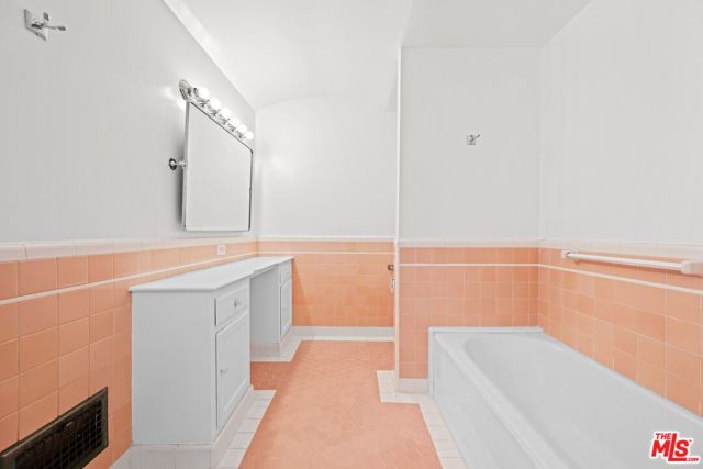 361 N Mansfield Avenue, Los Angeles, CA 90036