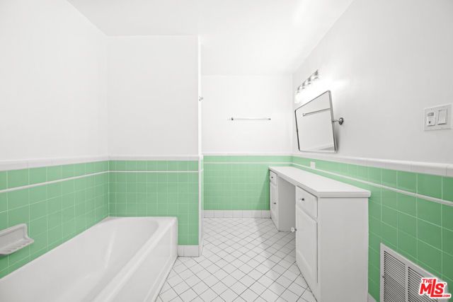 361 N Mansfield Avenue, Los Angeles, CA 90036