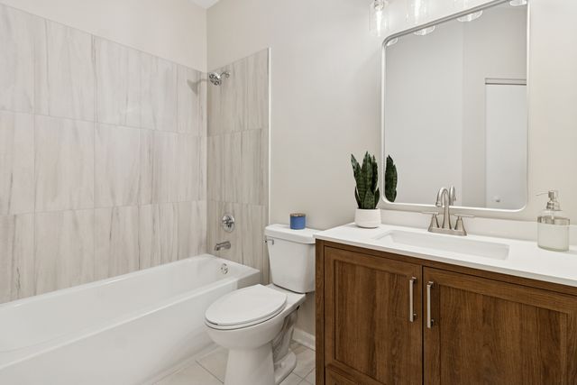 696 S Wellston Lane, Romeoville, IL 60446