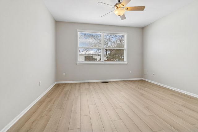 696 S Wellston Lane, Romeoville, IL 60446