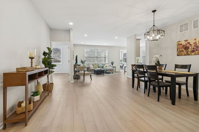 696 S Wellston Lane, Romeoville, IL 60446