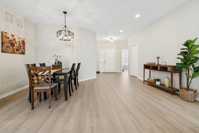 696 S Wellston Lane, Romeoville, IL 60446