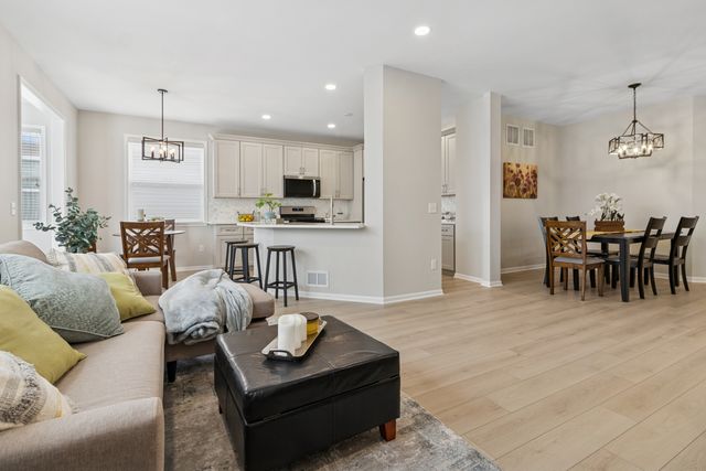 696 S Wellston Lane, Romeoville, IL 60446