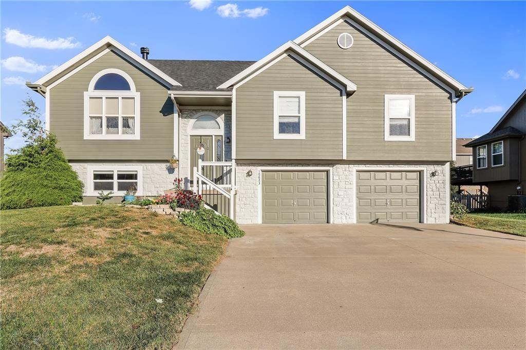 10823 N Oakland Avenue, Kansas City, MO 64157