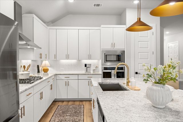 109 Valencia, Boerne, TX 78006