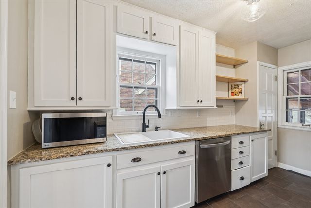 2207 39th Street, Des Moines, IA 50310