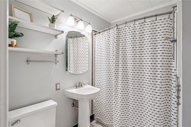 2207 39th Street, Des Moines, IA 50310