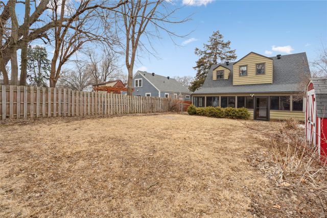 2207 39th Street, Des Moines, IA 50310