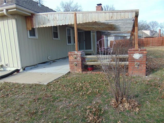 201 Johnston Drive, Raymore, MO 64083