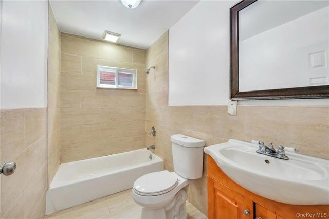 10530 Van Wyck Expressway, Richmond Hill S., NY 11419