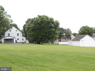 2475 OREGON PIKE, Lancaster, PA 17601