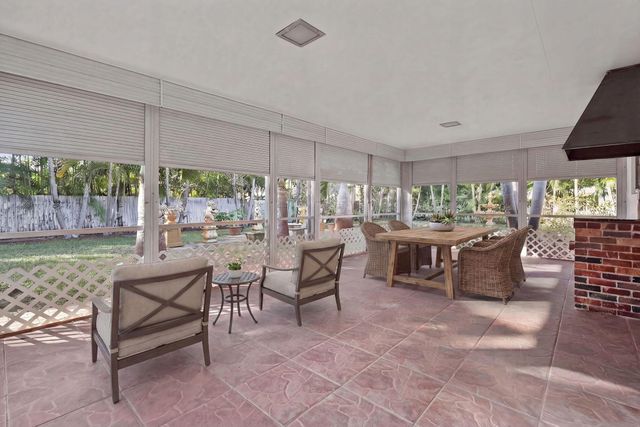 8 Bell Lane, Palm Springs, FL 33406