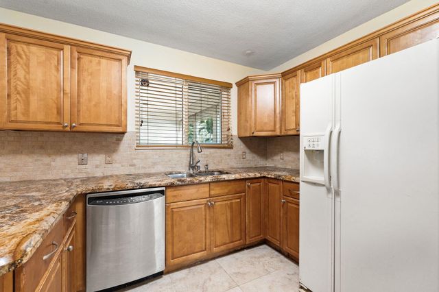 8 Bell Lane, Palm Springs, FL 33406